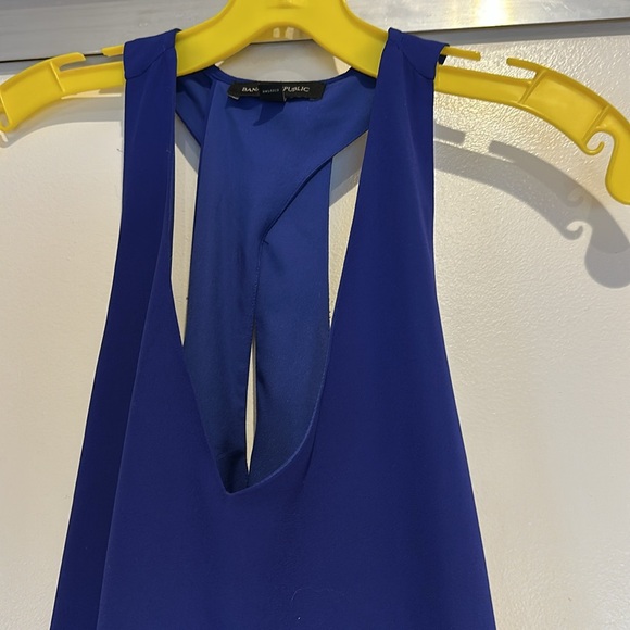 Banana Republic crêpe material top. Blue size small. - Picture 3 of 10